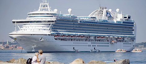 El 'Emerald Princess', barco con capacidad para 4.500 pasajeros. | Reuters