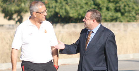 El presidente Vidal charla con Manzano hoy en la Ciudad Deportiva. | Jordi Avell.