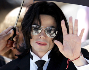 Michael Jackson a la salida un juicio. | Reuters