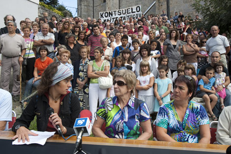 Consuelo Agirrebarrena, en el centro, en el acto de apoyo del sbado en Lizartza. | Iaki Andrs