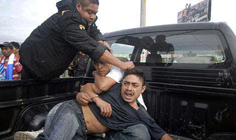 Dos detenidos por uno de los ataques. | AFP