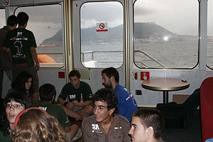 Los expedicionarios en el ferry de Ceuta a Algeciras. | J. L. C.