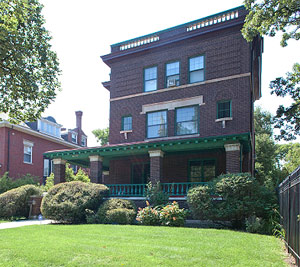 La casa, situada en el barrio de Hyde Park, al sur de Chicago, no ha sido reformada en décadas.| 5040greenwood.com