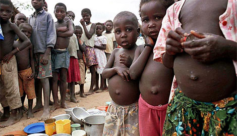 Nios desnutridos en Angola. | Ap