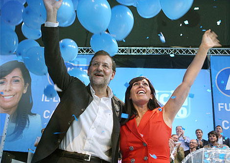Mariano Rajoy, con Alicia Snchez-Camacho, en Barcelona. | Efe