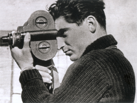 Imagen de archivo del fotgrafo Robert Capa en 1936.
