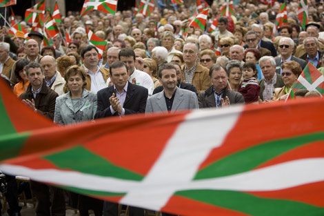 Ibarretxe y otros líderes del PNV celebran el Aberri Eguna, día de la patria vasca. | Mitxi