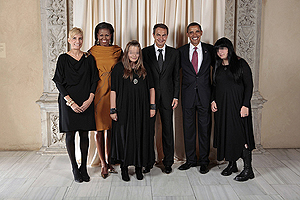 Los Obama y los Zapatero en su polmica foto de familia. (Foto: Lawrence Jackson / Casa Blanca)