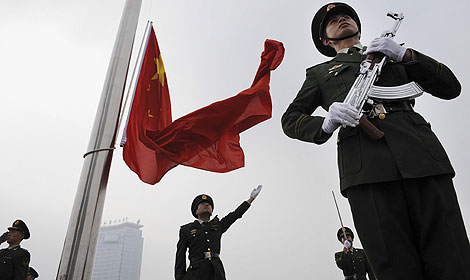 Policas chinos ensayan los desfiles del 1 de octubre en la ciudad de Hefei. | Reuters