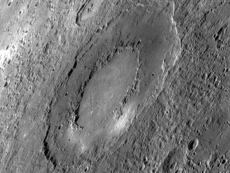 Imagen de la superficie de Mercurio tomada por Messenger en su último vuelo. | AFP/ NASA