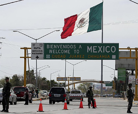 Soldados estadounidenses en un control de la frontera de EEUU con Mxico, en el puesto de Cordova-Americas, en Ciudad Jurez. | T. Bravo
