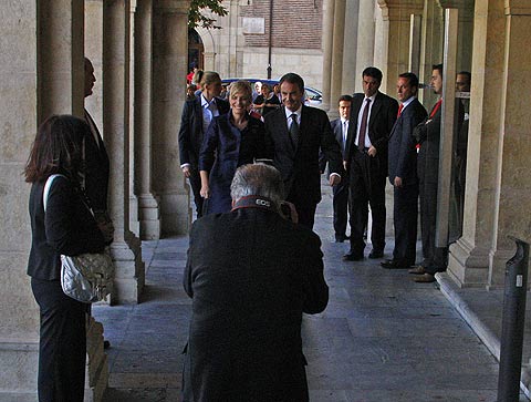 Jos Luis Rodrguez Zapatero y Sonsoles Espinosa a la llegada al Consistorio leons. | Foto: Cardinalia
