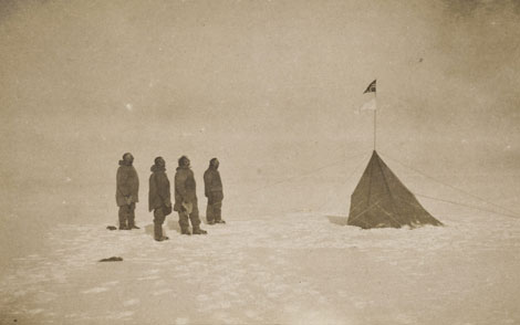 La histrica foto de la expedicin de Amundsen, tomada en 1911. | Efe