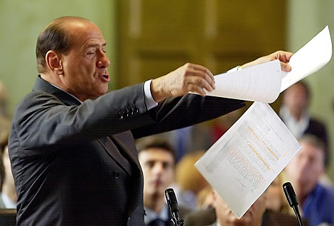 El primer ministro italiano, Silvio Berlusconi, en un tribunal de Miln. | AP