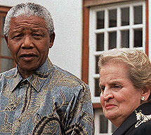 Junto a su cebra y Mandela. | AP