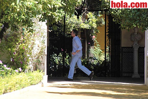 Alfonso Dez acude al Palacio de Dueas de Sevilla el pasado sbado. | Hola.com