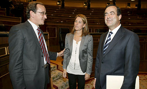 El diputado Alfonso Alonso, con Arantza Quiroga y Jos Bono. | Efe
