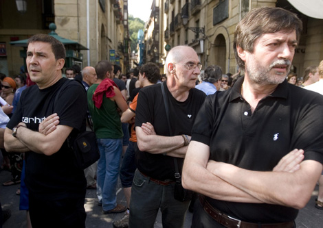 Usabiaga junto a Josu Ternera y Otegi, protesta por la desaparicin del etarra Jon Anza. | Justy