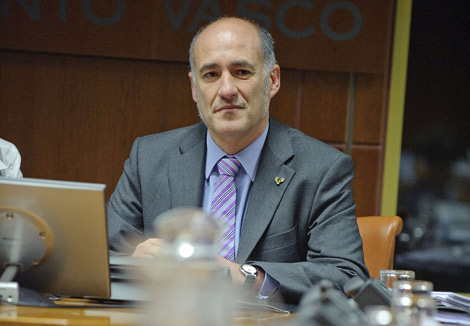 El rector de la UPV, Iaki Goirizelaia, durante su comparecencia en Vitoria. | Efe