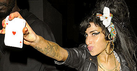 La cantante Amy Winehouse, una de las protagonistas de las historias inventadas.