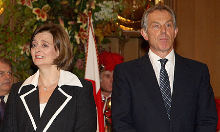 El ex premier Tony Blair y su mujer, Cherie. | AFP