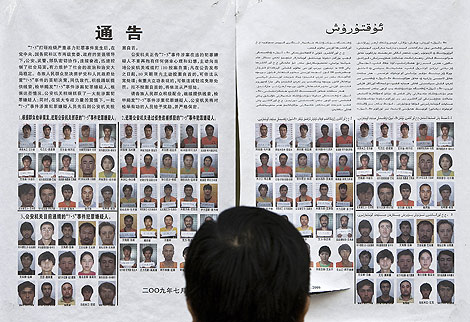 La lista de sospechosos buscados por las autoridades chinas tras los disturbios en Xinjiang. | AP