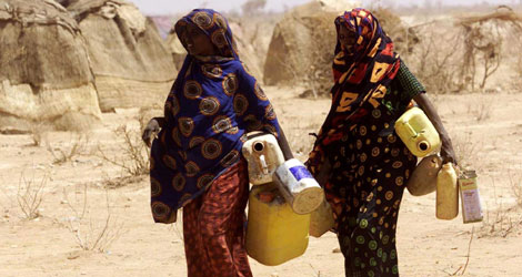Dos mujeres acuden a por agua en Danan, Etiopa | Reuters