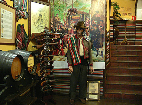 Armas, pinturas, ropas... As eran y as vivieron los bandoleros del siglo XIX.