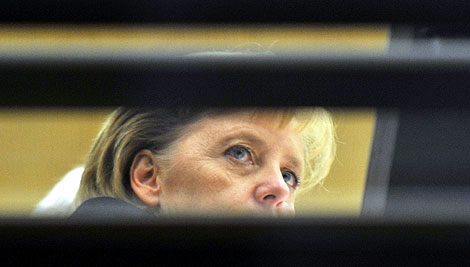 Merkel, captada por un fotógrafo durante la reunión. | AP