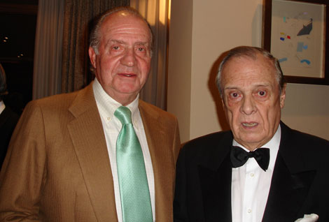 Sabino Fernández Campo junto al Rey el día de su 90 cumpleaños. | Maria Eugenia Yague