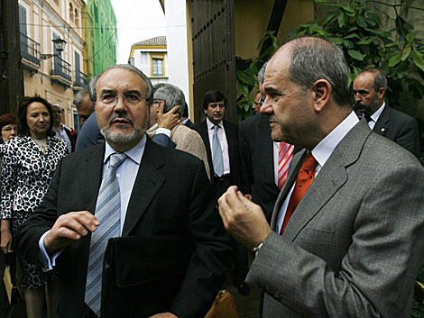 Pedro Solbes y Manuel Chaves, el da que firmaron el convenio para desarrollar el polgono de Las Aletas en 2007. | Conchitina