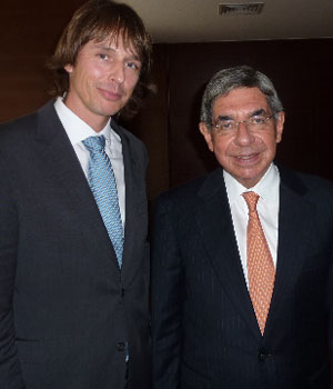 El eurodiputado Edvard Kozusnik y el presidente de Costa Rica, Oscar Arias.