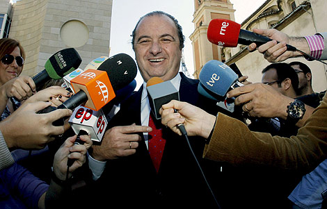 El presidente del PP en Alicante, a punto de entrar en el Comit. | Efe