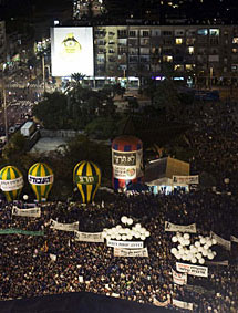 Miles de israeles en el acto. | Reuters