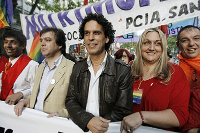 Pedro Zerolo, en una manifestacin en Argentina. | Efe