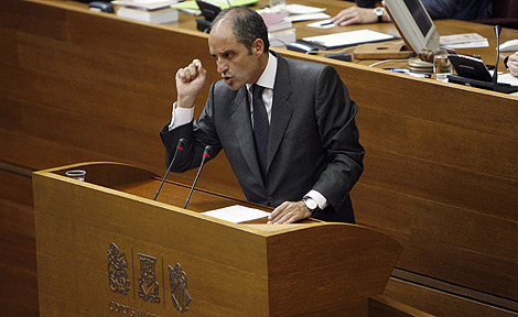 Francisco Camps en una de sus intervenciones en el Parlamento valenciano | J. Cullar