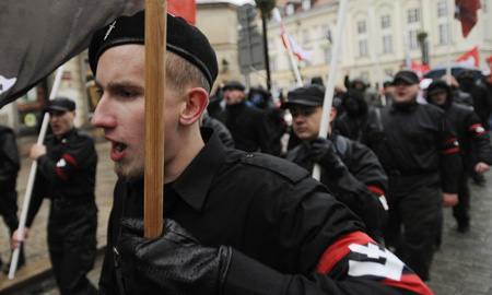 Ultra nacionalistas en una manifestacin en Polonia. | AP