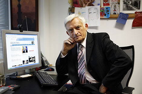 Jerzy Buzek, durante el encuentro digital en ELMUNDO.es