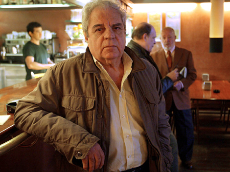 El escritor y Premio Cervantes Juan Mars, en un bar de Barcelona. | Domnec Umbert