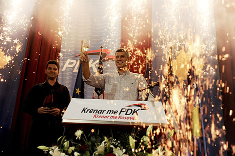 El primer ministro, Hashim Thaci, del PDK, celebra los resultados de los comicios. | AFP