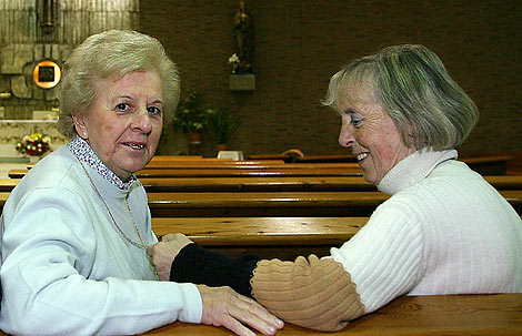 Alicia Martn Bar (izquierda) con Catalina Montes, en una imagen de 2004. | Espeso