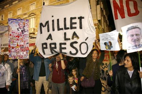 Varios manifestantes protestan contra los diferentes desfalcos. | Santi Cogolludo