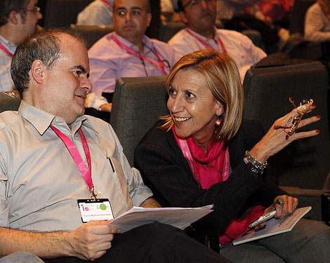 Rosa Dez junto a su mano derecha, Carlos Martnez, durante la celebracin del congreso de UPyD. | Sergio Enrquez