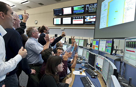 Los científicos del CERN celebran la puesta en marcha del LHC el pasado viernes. | Efe