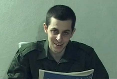 Imagen del soldado israel Guilad Shalit tomada de un vdeo entregado por Hamas. | Efe