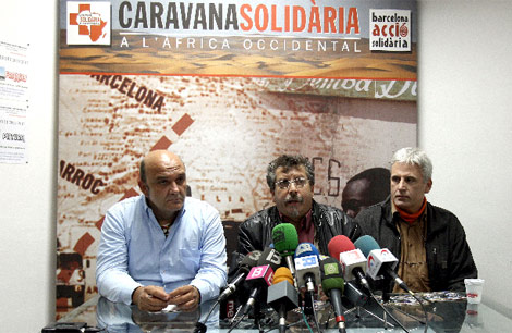 El director de la ONG, Francesc Osan, primero por la izquierda, junto a otros cooperantes. | Efe