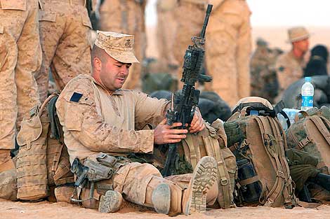 Militares del cuerpo de Marines de EEUU en la base Dwyer en Afganistn. | Efe