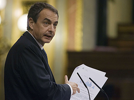 El presidente del Gobierno, Jos Luis Rodrguez Zapatero, durante la sesin de control. | Reuters