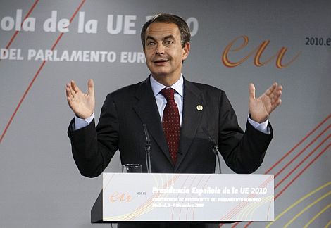 Zapatero, durante la rueda de prensa. | Efe