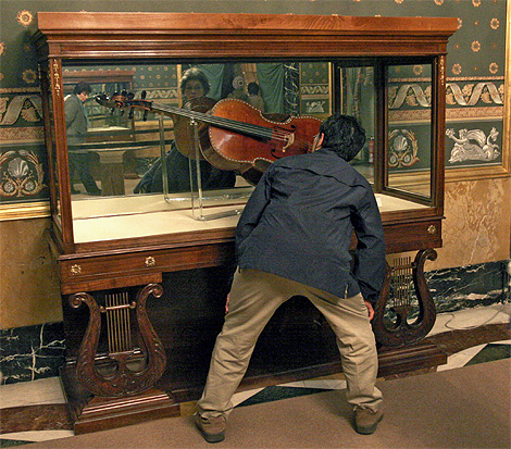 Un modelo de Stradivarius expuesto en el Palacio Real de Madrid. | Jaime Villabuena